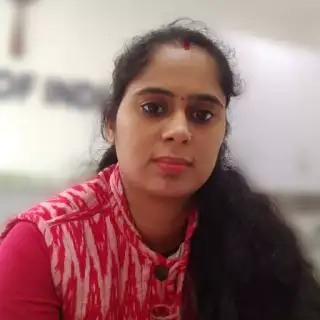 Portrait of Hina Nawani